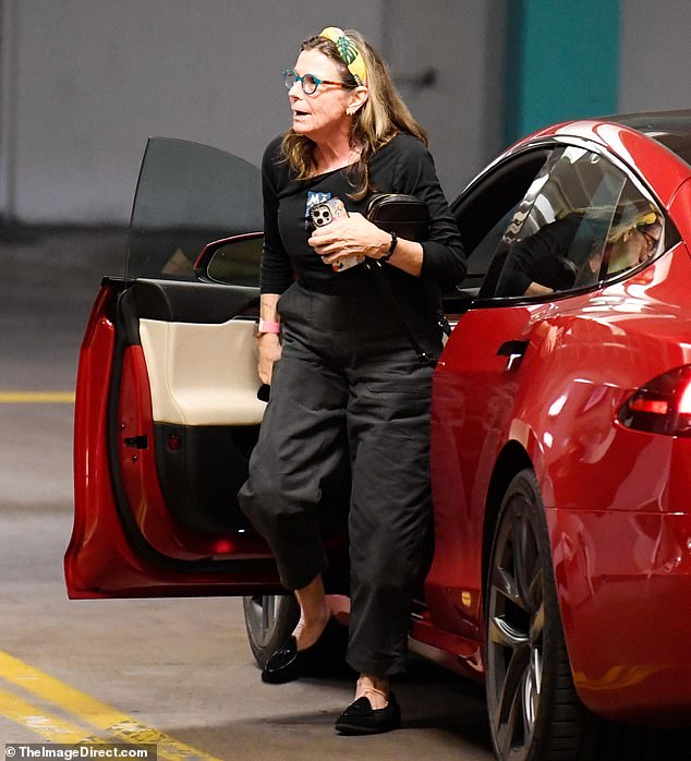 This woman was a big name for more than two decades as she headlined several films and TV shows. This looker acted with big-name stars like Jessica Lange , Rock Hudson, Rosalind Russell, Mary Tyler Moore and Peter Fonda. Who is she?