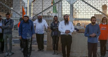 Israeli settlers build symbolic house on Gaza border | Newsfeed