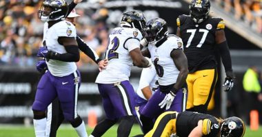 Ravens LB Patrick Queen and DT Justin Madubuike celebrate sacking Steelers QB Kenny Pickett.