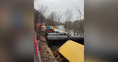 Train derails in Pennsylvania, sends several cars into Lehigh River