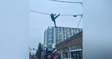 Washington state crime spree suspect gets stuck on telephone wire while running from police