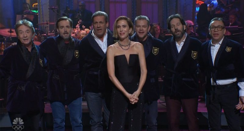 Kristen Wiig Welcomed Into 'SNL' Five-Timers Club By Ryan Gosling, Paul Rudd