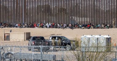 Nearly 1,000 'gotaway' migrants illegally flood past southern border on Easter Sunday: CBP
