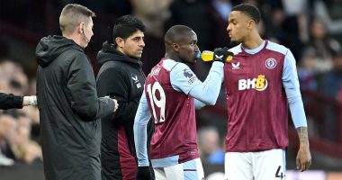 Premier League game between Aston Villa and Wolves is briefly paused to allow Moussa Diaby and Rayan Ait-Nouri to break their fast during Ramadan
