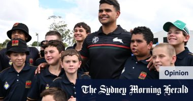 South Sydney star Latrell Mitchell stops NSW premier Chris Minns in his tracks