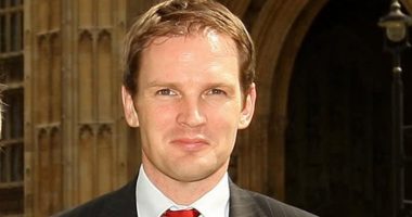 Tory Dan Poulter defects to Labour