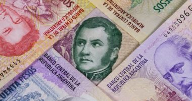 Sky-high inflation forces Argentina to circulate first 10,000-peso notes