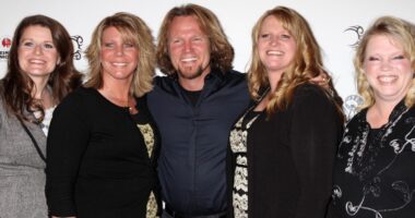 'Sister Wives' Janelle Brown Uninvited Kody To Daughter's Graduation As Feud Intensifies