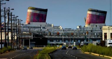 Abandoned cruise ship set to be SUNK in ambitious plan – if it doesn’t smash into landmark bridge on epic final journey