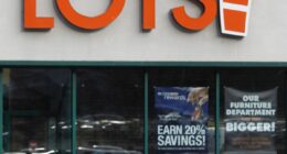 Big Lots reaches deal to keep hundreds of US stores open