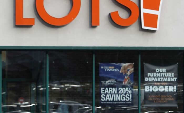 Big Lots reaches deal to keep hundreds of US stores open