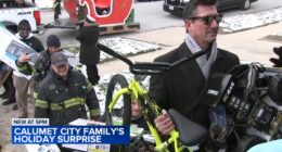 Calumet City Mayor Thaddeus Jones delivers Christmas gifts to Lois Thomas' 6 grandchildren