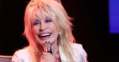 Dolly Parton Reveals Her Favorite Christmas Songs