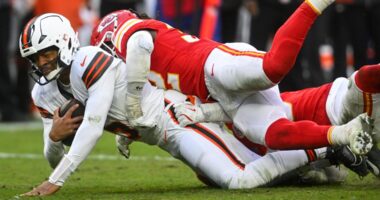 Doom and gloom: Cleveland Browns fall apart, turn ball over 6 times in 21-7 loss to Kansas City Chiefs