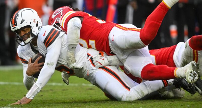 Doom and gloom: Cleveland Browns fall apart, turn ball over 6 times in 21-7 loss to Kansas City Chiefs