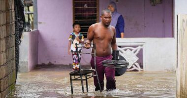 Floods wreak havoc in Malaysia, southern Thailand with over 30 killed, tens of thousands displaced