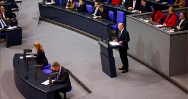 German Chancellor Olaf Scholz loses no-confidence vote, election called for early next year