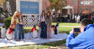 'Gilmore Girls' cast reunites for special holiday tour of Stars Hollow on the Warner Bros. Lot 