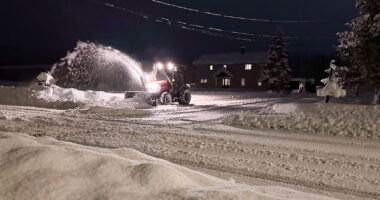 Great Lakes region gets yet more snow after a weekend of snarled Thanksgiving travel