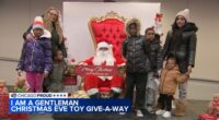 I Am A Gentleman hosts 10th annual Christmas giveaway in Bronzeville with National Association of Letter Carriers, Mariano's