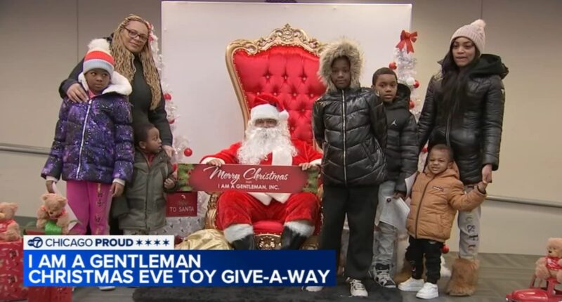 I Am A Gentleman hosts 10th annual Christmas giveaway in Bronzeville with National Association of Letter Carriers, Mariano's