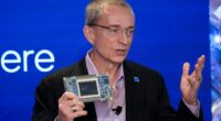 Intel CEO announces retirement