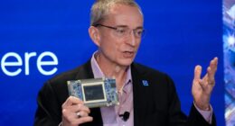 Intel CEO announces retirement