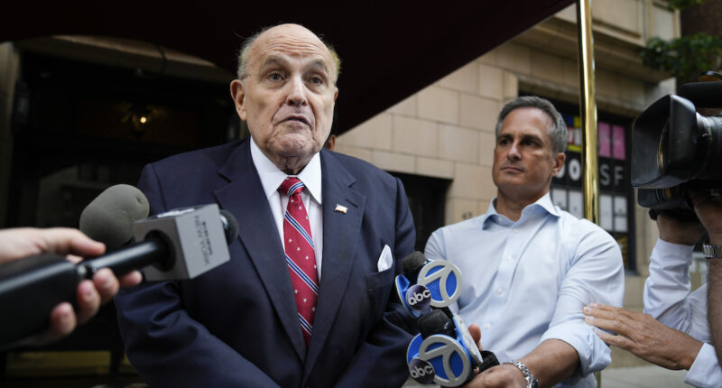 Judge may reveal why Giuliani's lawyers quit on him