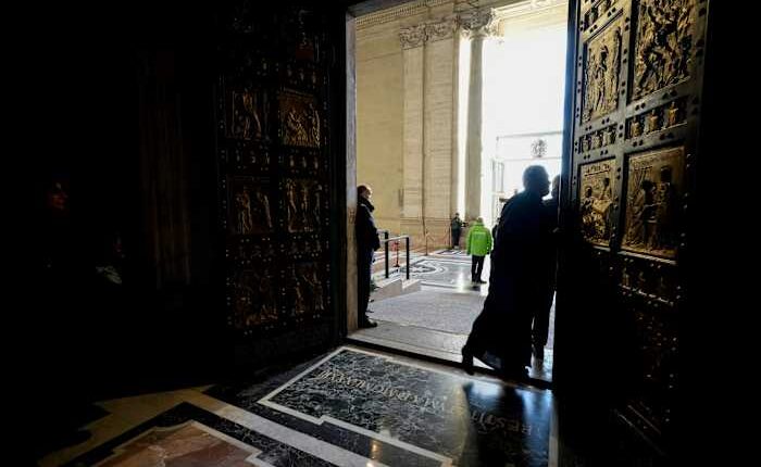 Pilgrims traverse Vatican Holy Door as Christmas marks the start of the 2025 Holy Year