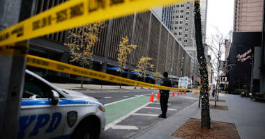 Police hunt for the gunman who killed UnitedHealthcare's boss in Manhattan