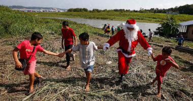 Santa braves the sticky heat of the Amazon jungle to bring gifts to children in Brazilian village