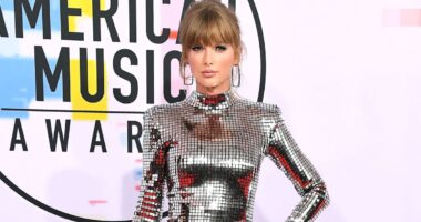 Taylor Swift’s Sparkly Style Evolution: Photos