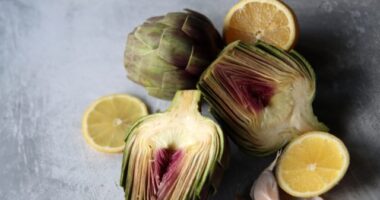 artichokes and lemon halves