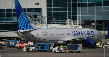 United becomes 1st airline to use AirTag tracking luggage