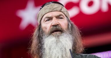 ‘Duck Dynasty’ Alum Phil Robertson Diagnosed With Alzheimer’s Disease