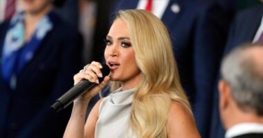 Carrie Underwood Sings A Capella After Tech Issues at Trump’s Inauguration