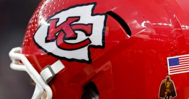 Chiefs finally depart KC for Denver amid ice storm after 4 hours spent waiting on the tarmac