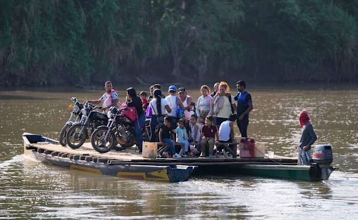 Colombians flee to Venezuela as clashes between rebel groups escalate in coca-rich border region