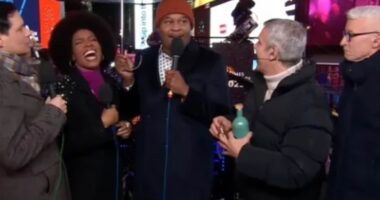 Comedian refuses shot from Anderson Cooper with brutal joke about Don Lemon