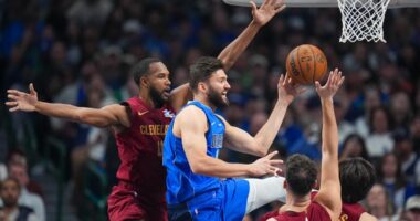 Evan Mobley scores 34 as Cleveland Cavaliers beat short-handed Dallas Mavericks 134-122, run win streak to 9 games