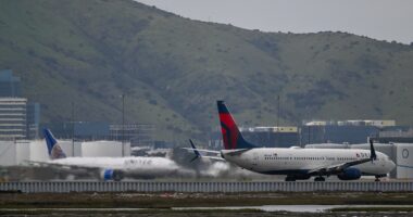 FAA investigating after United, Delta flights nearly collide before landing at Phoenix airport