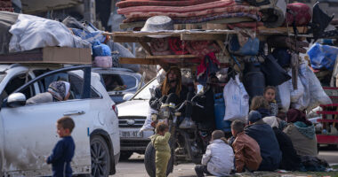 Middle East war: Israel blocks thousands from returning home to northern Gaza over ceasefire dispute