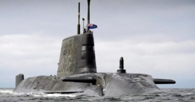 Putin SUBMARINE seen in channel in another Russian show of force – but Royal Navy ‘Swordfish’ sub-hunter keeps close eye