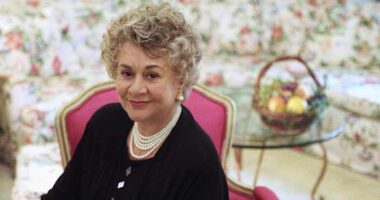 Tony Award-winning British actor Joan Plowright, widow of Laurence Olivier, dies at 95