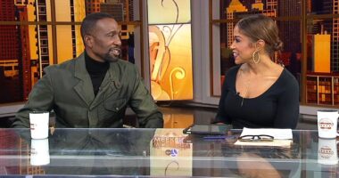 Actor, singer Leon co-hosts 'Windy City Weekend' with Val Warner; Richard Roeper gives Oscars predictions