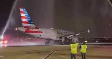 American Airlines gives heartbreaking Tarmac tribute for plane carrying remains of flight crew killed in DC crash