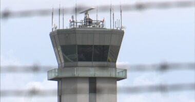 Chicago airports working to close air traffic controller staffing gaps in wake of deadly DCA crash