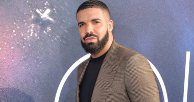 Drake Gifts Fans $30K to Quit McDonald's Job