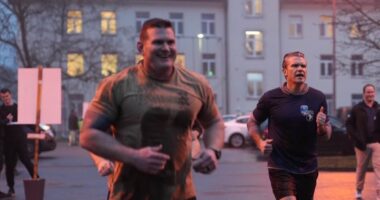 Internet goes wild for hulking Special Forces agent spotted with Pete Hegseth on early morning run