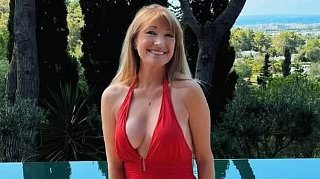 Jane Seymour, 74, names five things she does every day to stay young looking (hint: one is taking an elixir)